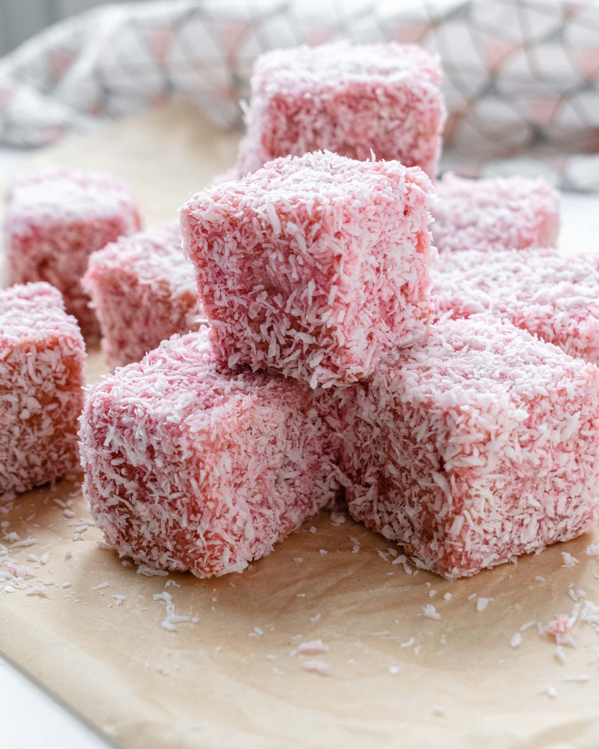 Pink Lamingtons (Pasti mir-Roża) - Apron & Whisk