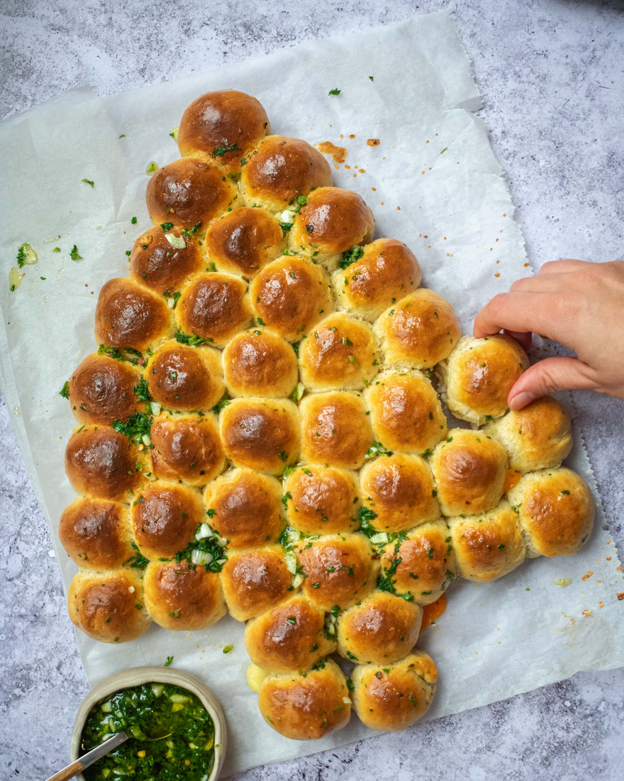 Cheesy Garlic Christmas Tree Buns - Apron & Whisk