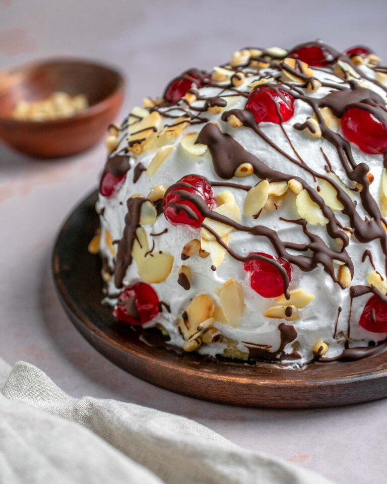 Prinjolata Maltese Carnival Dessert Apron & Whisk