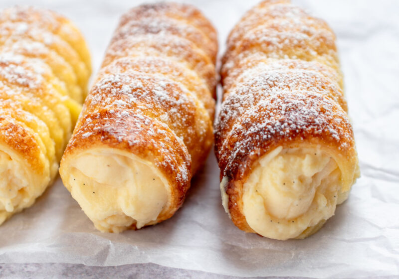 Cannoncini – Puff Pastry Cannoli with Pastry Cream