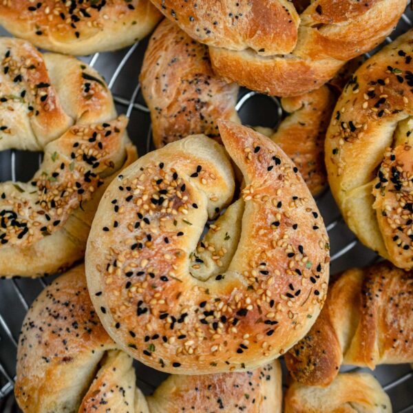 Qagħaq tal-Ġbejniet – Bread rolls filled with Maltese cheese