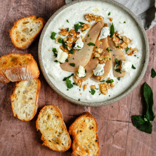Sweet Pear and Gorgonzola Dip