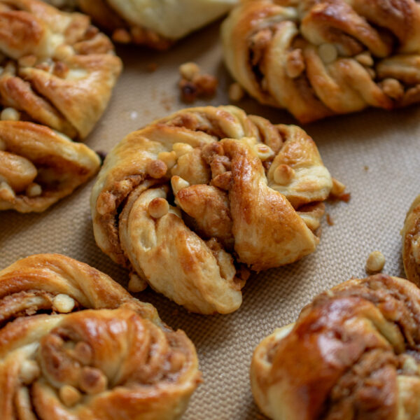 Speculoos and White Chocolate Buns